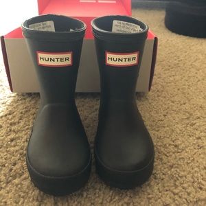 Kids hunter rain boots size 5B /6G
